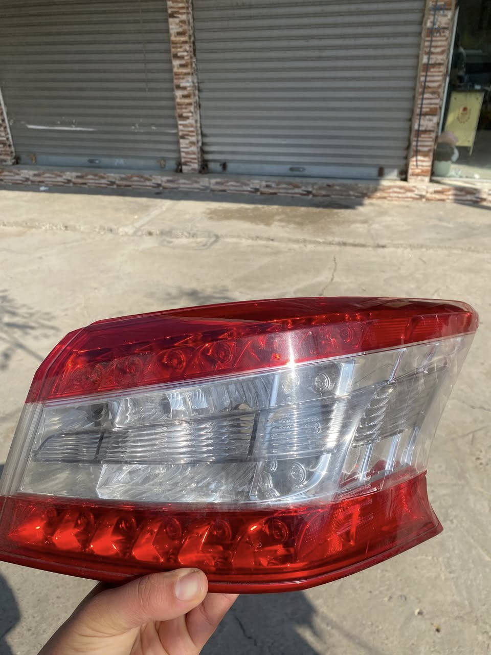 بك لايتات نيسان سنترا ٢٠١٨ اليمين بي لد عاطل
***********
