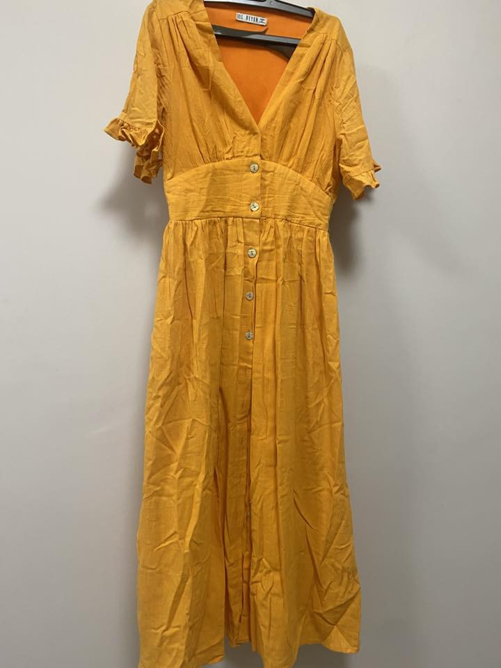 السلام عليكم عندي فساتبن ملبوسة مرة واحدة قياس٣٨-٤٠
الفستان الابيض ١٠ 
البدلة السودة ١٥ 
الفستان الوردي ١٥ 
البدلة السماوي ١٠
البدلةالوردي ١٥ 
الفستان البرتقالي ٥
واللي تاخذهن كلهن اكو تخفيض وعندي توصيل بغداد


**إذا كنت صاحب هذا الإعلان وتريد حذفه لأي سبب، رجاءا أرسل رسالة إلى الدعم الفني**