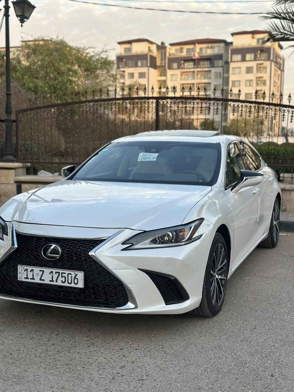 ⸻

🚨🔥 – للبيع فقط Lexus ES 300h فل أوبشن 🔥🚨
وارد امريكي حادثه جاملغ وبنيد سطحيات جدا 
إذا تدور فخامة + هيبة + صرفية قليلة بنفس الوقت… هاي هي 👌

✨ هايبرد اقتصادي جداً (توفر بنزين بشكل ملحوظ)
✨ لون أبيض لؤلؤي يخبل
✨ داخلية جلد فخمة ونظيفة
✨ فتحة سقف
✨ شاشة كبيرة + كامره خلفية
✨ حساسات أمامي وخلفي
✨ أضوية LED مميزة
✨ جنوط وكالة سبورت

🚗 السيارة نظيفة جداً استعمال مرتب
🛠️ ما تحتاج ولا فلس صرف
📋 الفحص متاح بأي مكان وتحت أمرك
💎 سيارة راقية تناسب الشباب والعوائل

💰 السعر: (260$)
📍 الموقع: (بغداد)
📞 والاستفسار خاص أو اتصال: (***********)
