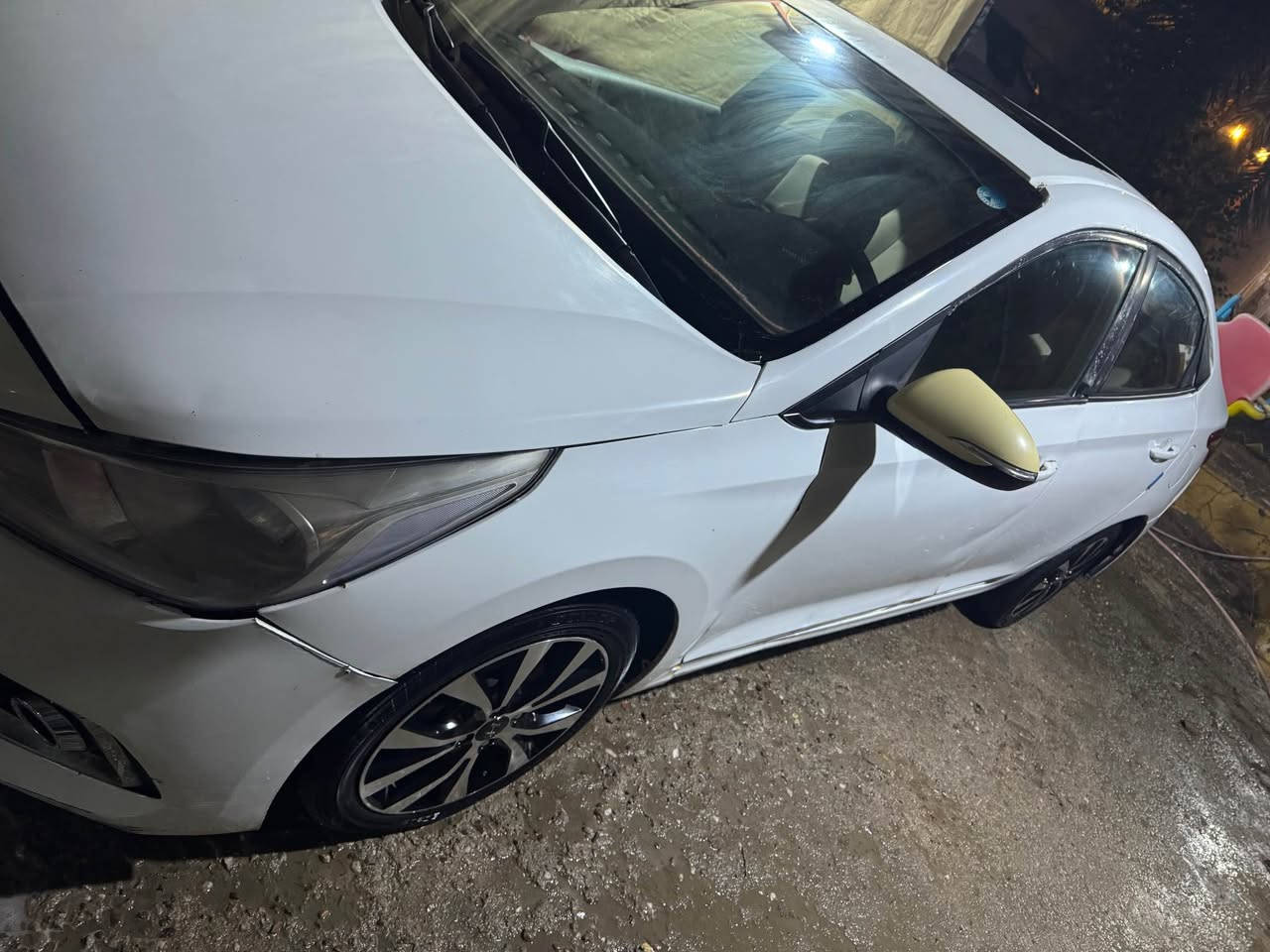 سياره اكسنت خليجي فول مواصفات موديل 2020 السياره بيها جفيه ع جهه السياق ومصبوغه عام كير محرك جديد تبريد شغال تخم تاير السياره ماشيه 98 الف كيلو متر سعه المحرك 1600 وسياره حلوه وعمليه السياره موجوده بالبصره  السعر 75 ورقه وبي مجال للاتصال ع الرقم *********** او ع الرقم *********** البصرة, العراق
