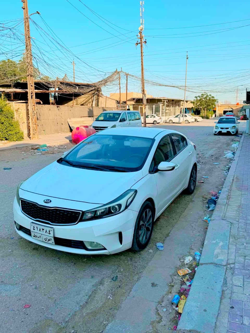 سيراتو 17 خليجي للبيع او مراوس  كفاله من الصبغ والتبديل فقط بارد بسيط مكانين كير مكينه كله مكفول تبريد يخبل  السياره مواصفات معروفه السياره 
محرك 1600 
رقم السياره اربيل 
مكاني النجف الاشرف 
*********** واتساب
السعر 132
