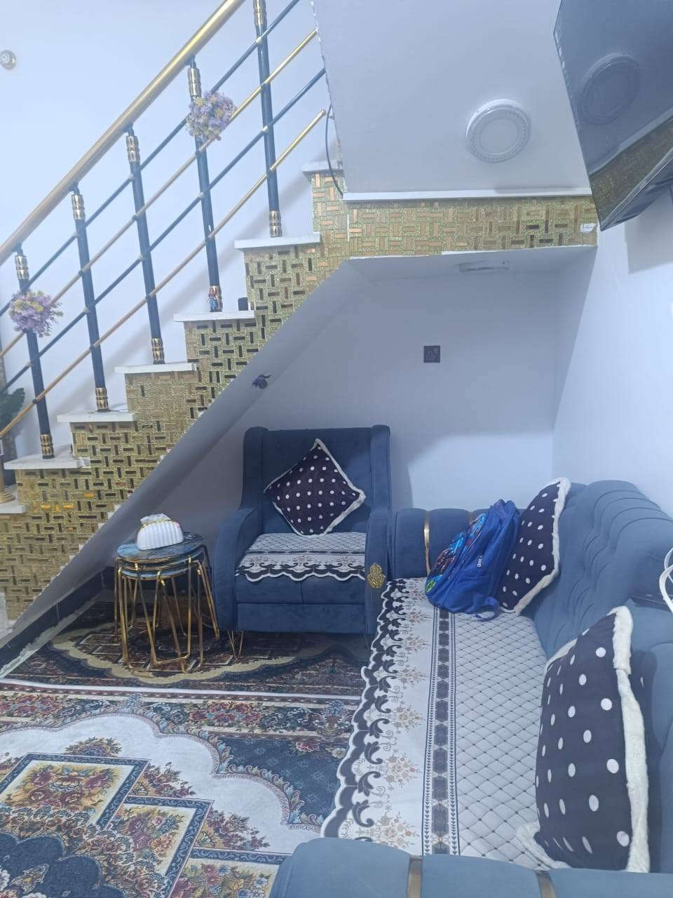 دار 100 متر امامي  نهاية شارع ابو لبنان / حي الكرامة  بمقاطعة 24 ثاني فرع عن شارع 60  المدارس ابتدائي ومتوسطة  براس الفرع و مجاري وماي  وكهرباء
البناء طابوق السقف كونكريت 
السطح شتايكر السماوة 
اي نقص مابي وبأسمي 
يتكون من غرفة +صالة + مطبخ + استقبال + صحيات داخلية وخارجيه 
السعر 110 وبي مجال بسيط 
***********
***********
