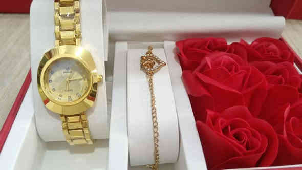 عرض الهدايا المميز ♥️🌹

علبة ساعة مميزة و سوار و مجموعة ورد 
القطعة 17 الف قطعتين 32 الف 
يوجد توصيل داخل الصويرة 

&

العرض الثاني بدون ورد 
القطعة 13 الف قطعتين 22 الف 
للتواصل ***********
