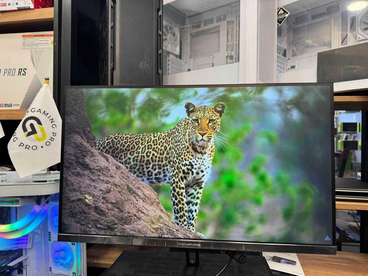 Monitor 27 inch MiniFire 100 Hz Full HD شاشة العاب

🔥 شاشة ألعاب MiniFire قياس 27 إنج 🔥
🎮 تجربة لعب أكبر وأكثر سلاسة

• قياس الشاشة: 27 إنج
• الدقة: Full HD 1080p
• التردد: 100Hz – سلاسة ممتازة للألعاب
• مناسبة للألعاب، الأفلام، والعمل المكتبي
• ألوان واضحة وحجم مثالي للغيمرز
• تصميم أنيق يناسب أي Setup

⚡ أداء ثابت + سعر مناسب
📦 متوفرة الآن – الكمية محدودة 
✔️ السعر 125،000 فقط 

📞 للتواصل والاستفسار: *********** أربيل, العراق
