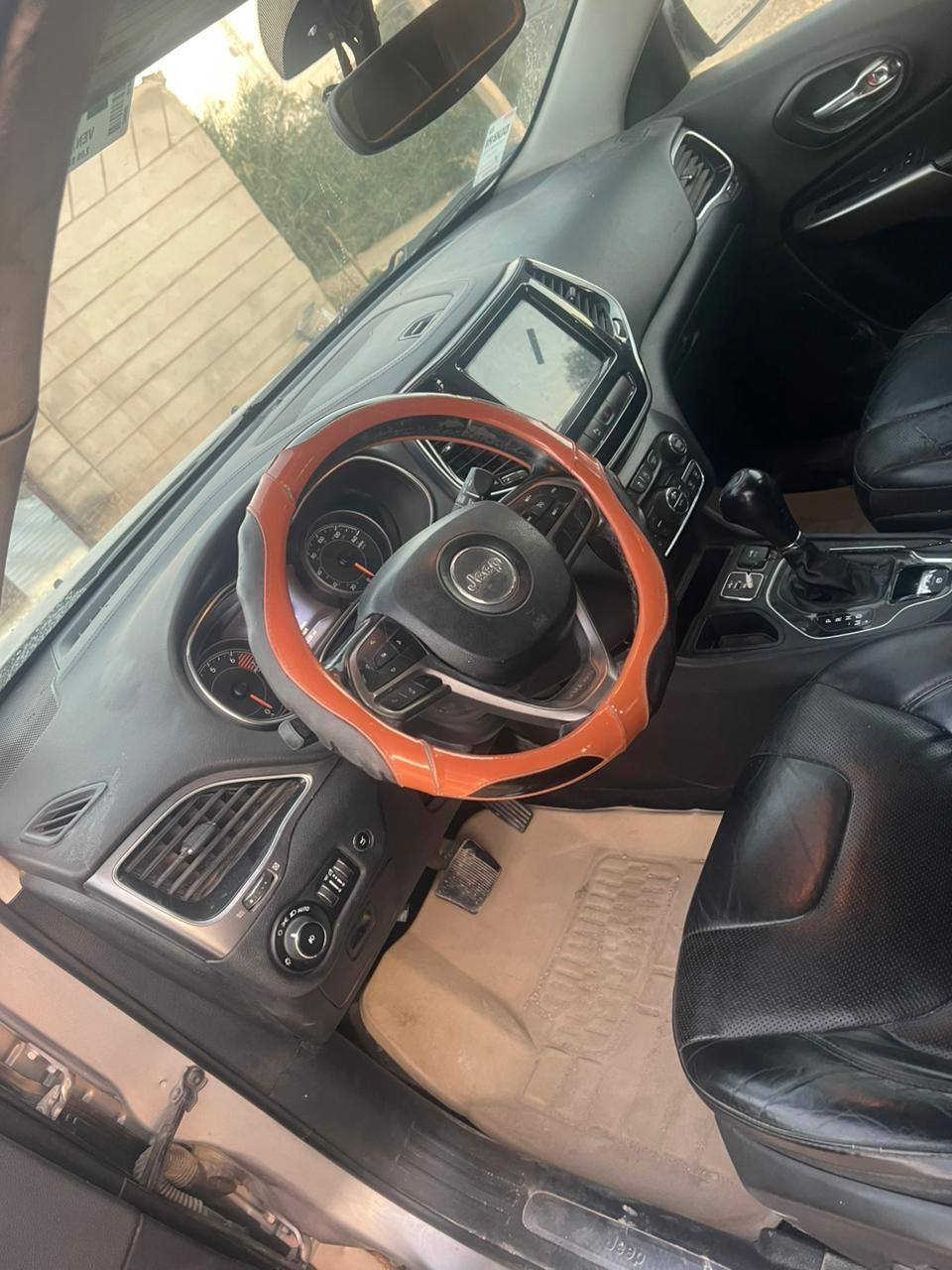 للبيع او مراوس سياره جيب شيروكي بزون 2019 مكينه وكير جديدات رقم ذي قار بسمي تحويل ثاني يوم 
بيه تبديل جمالغ وبنيد سعره 120 وبيه مجال 
مكاني الناصريه الشطره الاستفسار اتصال على رقم ***********
