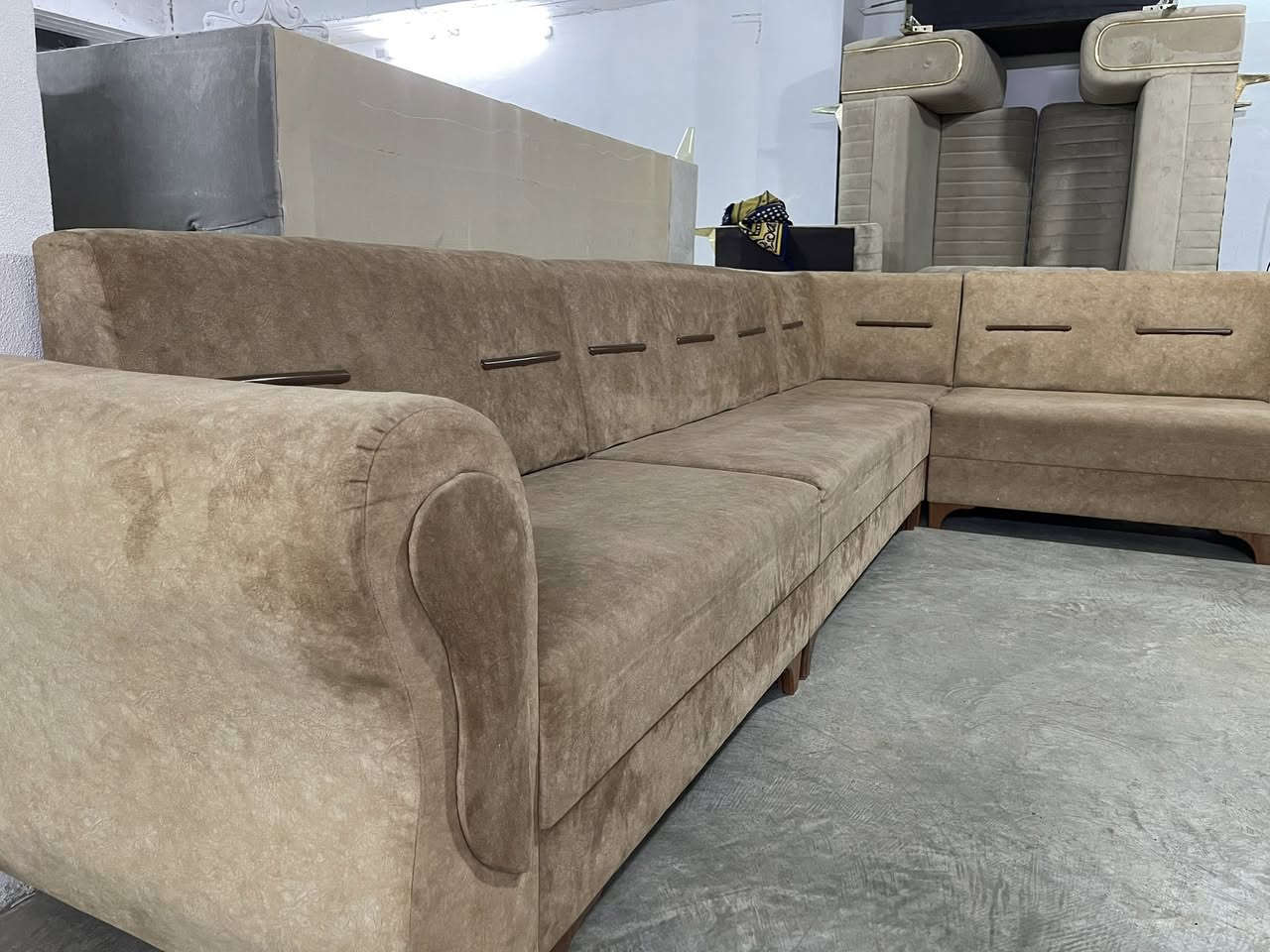 L
هاتینەوە بە ئێلیکی 10نەفەری لۆک لۆک 
بەکار نەهاتوە فول دەست کردە بە تۆکمەیی 
دروست کراوە دیزاینێکی تایبەتی هەیە بۆ
 زانیاری زیاتر تێل بکەن ژم***********
