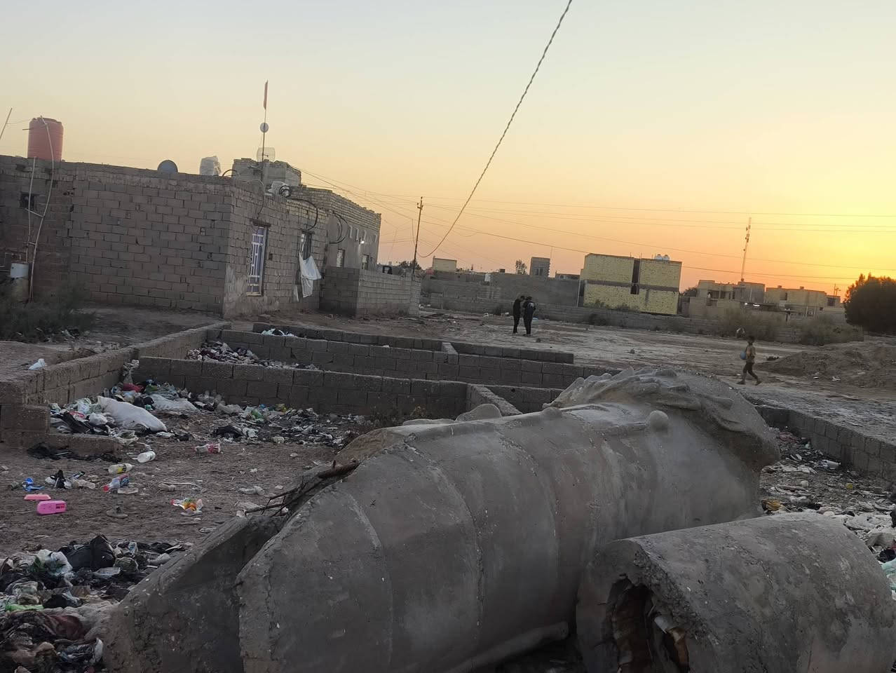 قطعه البيع العنوان الشطره البدعه خلف محطة الغاز على طريق الساده المشروع المساحه 240 جميع خدمات الكهرباء والماء متوفره + مقابيل الشارع تبليط 
التواصل ***********
