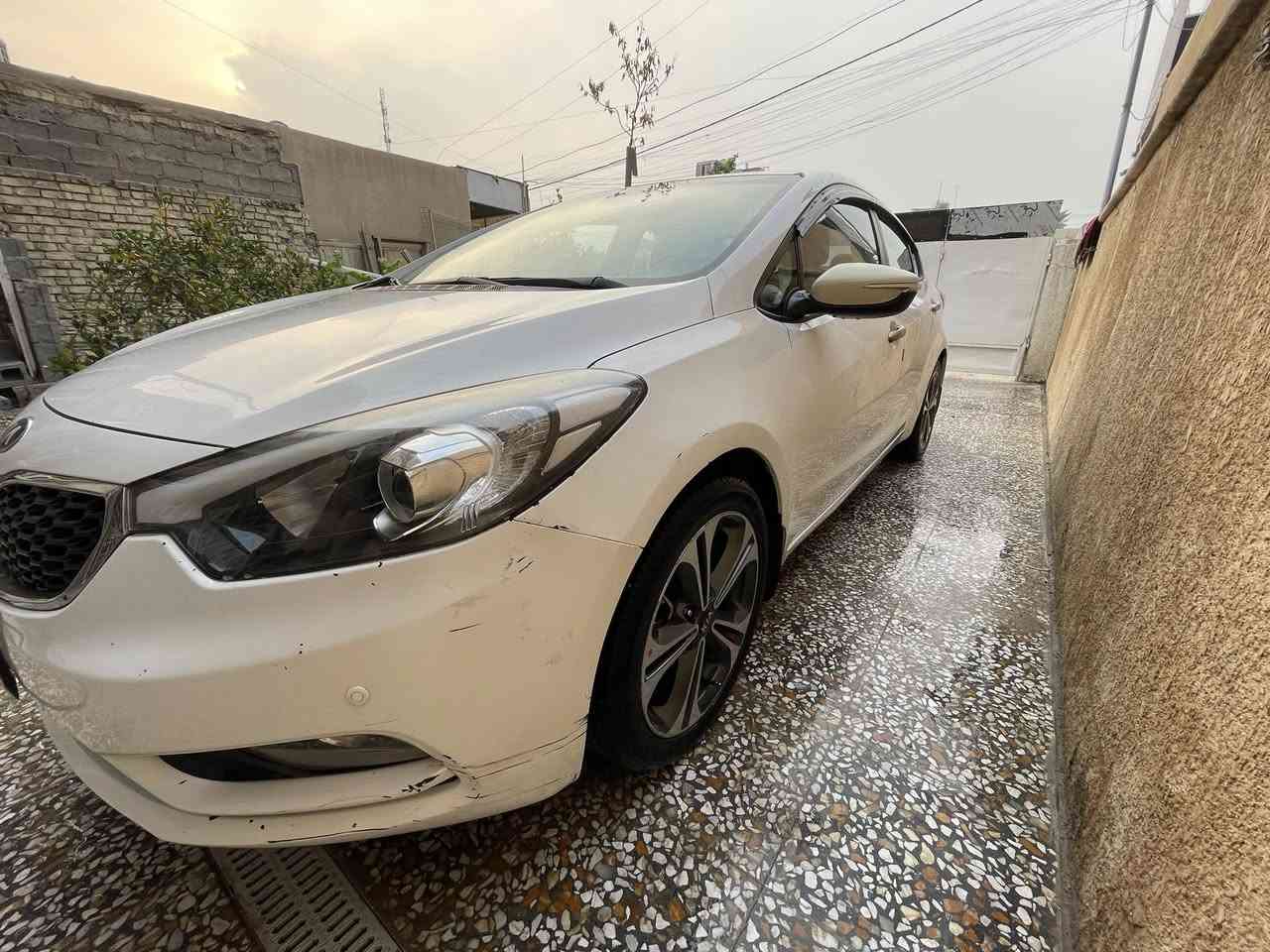 السلام عليكم
للبيع سيراتو 2014 
رقم بغداد بسمي 
كير ومحرك كفاله 
بدون ضربه فقط بيه بارد واضح بالسونار
خمسة ويل 
تبريد قطعتين
محرك ١٦٠٠
ماشيه ١٢٢
السعر ١٢٠ وبيه مجال بسيط 
مكان السياره بغداد حي الخضراء 
***********
