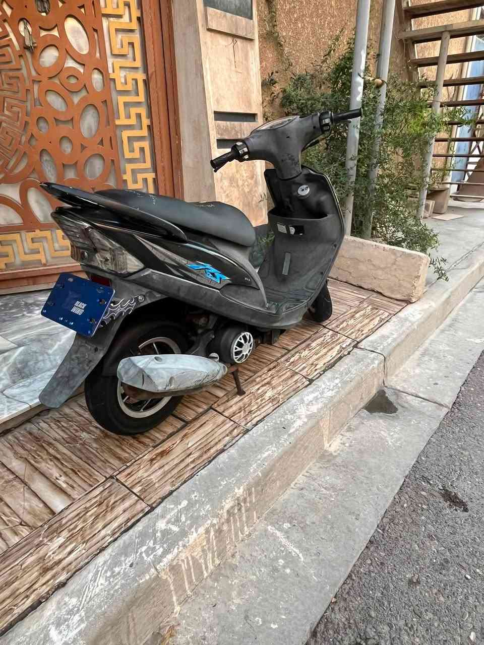 السلام عليكم دراجه للبيع مال رمبه دراجه جديده ومكفوله مكينه وكفر ودراجه نصبته حلوه وخير من الله وملحه ملاحه كلش حلو مكاني بغداد الدوره شارع 60اي استفسار خابرني او واتساب فيس مامتواجد ***********
