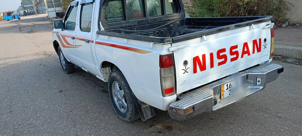 نيسان بيك اب دبل قماره رقم واسط  انكليزي 
2007مكفوله من الكلبه وتجيه والشاصي 
بيها رشات صبغ السعر 83وبيها مجال العنوان ميسان المجر الكبير التفاصيل اتصل على رقم 
***********
