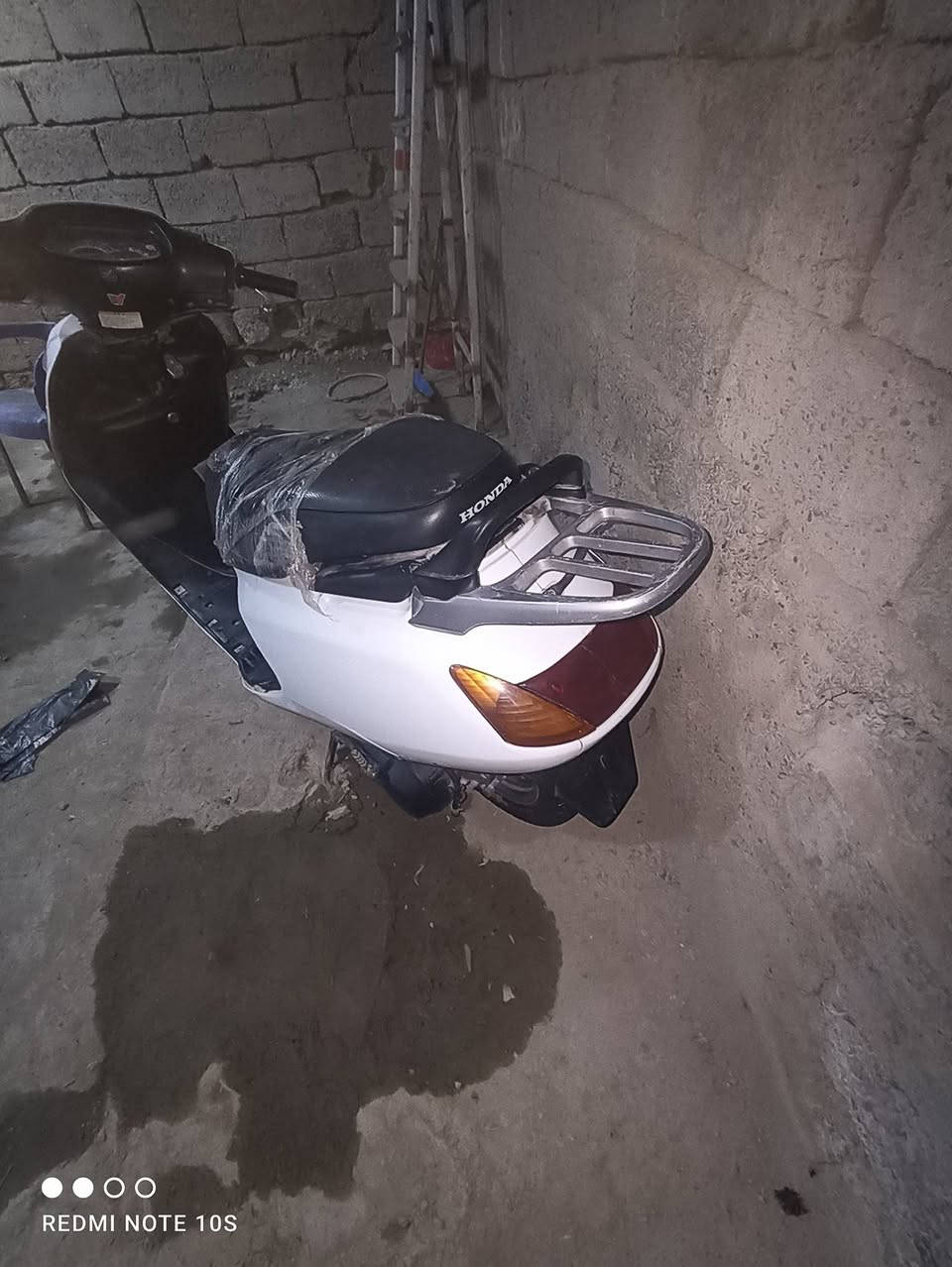 سلام عليكم دراجه سبيسي ياباني سرعة 100 دراجه جديدة وكاملة واحلا من صور وكلشي بلاد بيه وكفرات زلغ مابيهن جديدة بس طافية فجا طفت ماعرف ليش وشبية معروضة 300 وبيه مجال مكاني زعفرانية *********** متواجد واتساب
