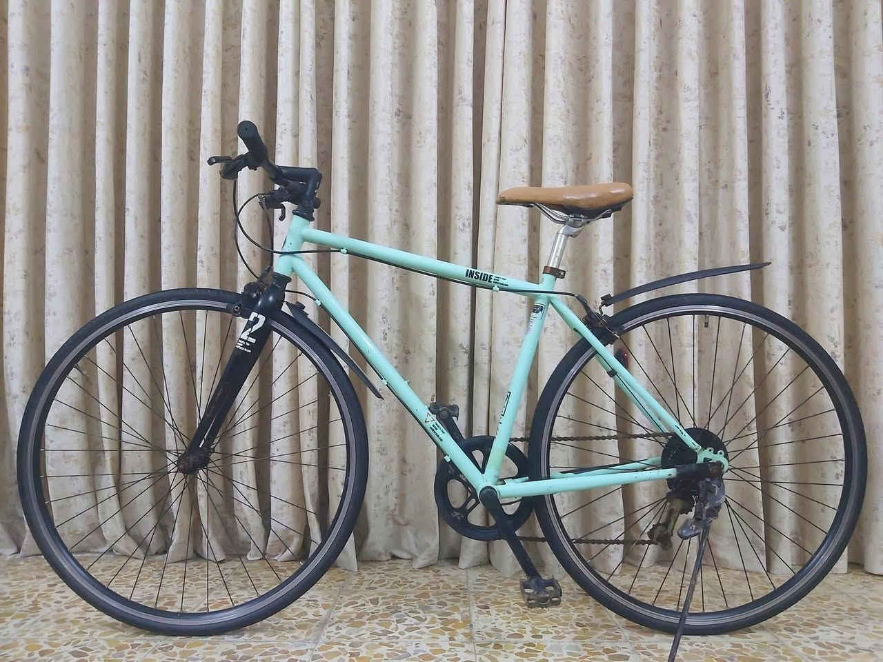 دراجة نوع 700c ماركة INSIDE ياباني وضع رمبة نظافة 95/% اخت الجديد 

السعر 100الف وبي مجال 

((العنوان/بغداد/البلديات)) رقم الهاتف ***********
