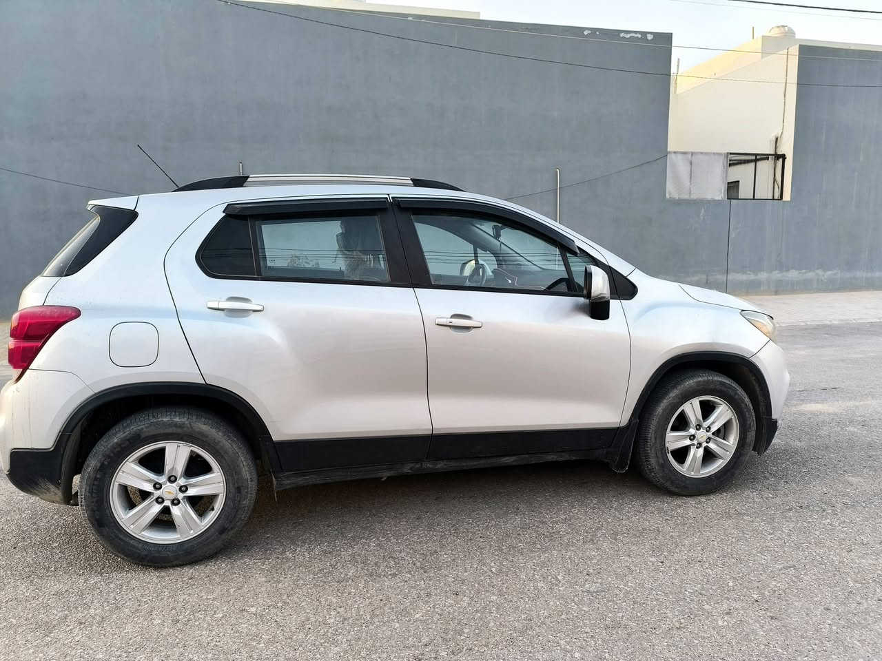 السلام عليكم
🚗 للبيع شيفروليه تراكس 2021
Chevrolet Trax – وارد أمريكا 🇺🇸
🔧 المكينة: 1.4 توربو
⚙️ الگير: أوتوماتيك
🚘 الدفع: أمامي
👥 5 ركاب
⛽ اقتصادية بالبنزين
📱 شاشة + Apple CarPlay & Android Auto
📷 كاميرا خلفية
🔊 بلوتوث / USB
🛡️ ABS
⚠️ ملاحظة: الإيرباكات لا تعمل
📞 للاستفسار: ***********
مكاني النجف الاشرف
💰 السعر: 135$
