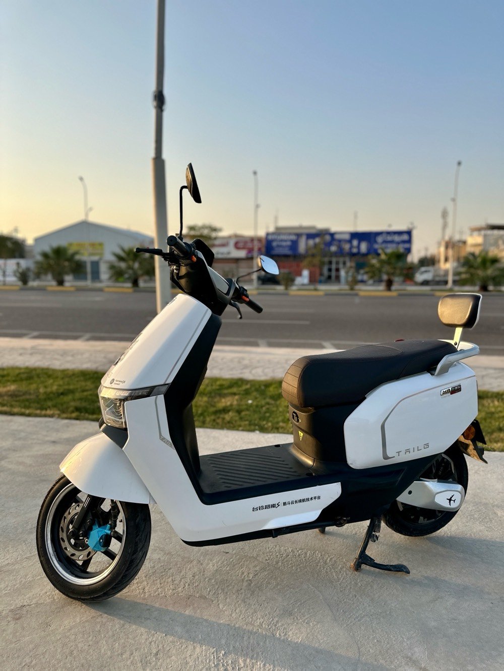 دراجة شحن تيسلا  للبيع في البصرة
دراجة كهربائية للبيع 
اللون أبيض 
سويج عدد 2 
بصمه تشغيل عن بعد عدد 2  
كاملة مكملة 
الملف 2000 w حقيقي
السرعه القصوى 60 حقيقي
3 نمر 
72 فولت
6 بطاريات 
ضد الماء 
نضام مثبت السرعة
نضام ال p
نضام حساسات جانبية وخلفية 
مانع للسرقة 
نضام NFC يرتبط بالموبايل
كهربائيات كلهة شغالة 
صندوق كبير داخلي
هورن عالي 
أشاير يمنى يسرى 
گلوبات أمامي وخلفي عالي ناصي 
مرايات وشاحنة 
دراجة مكفولة من الشخطة مابيهه نضيفة جداً 


السعر 800 الف وبيهة مجال للطيبين 

العنوان : البصرة الأمن الداخلي

الرقم : ***********