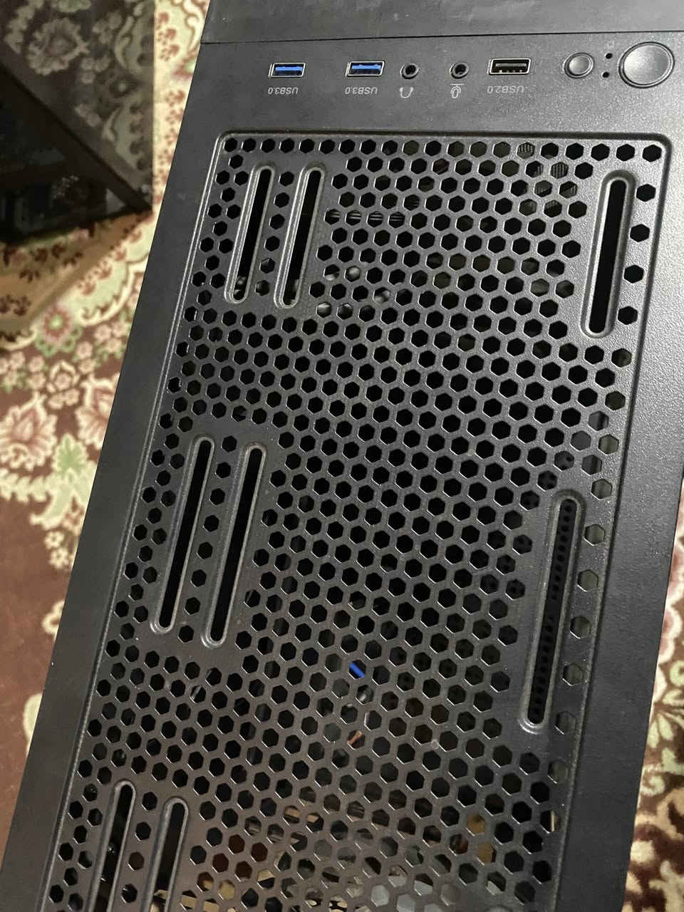 سلام عليكم عندي هاذ كيس pc  ثنين عندي اسود معا 4 مراوح قيم واخذ   رقمي ***********
