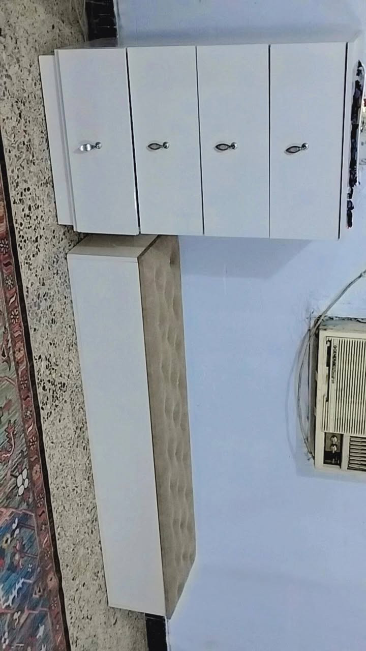 غرفه للبيع
نظيفه 750 وبيه مجال
***********
