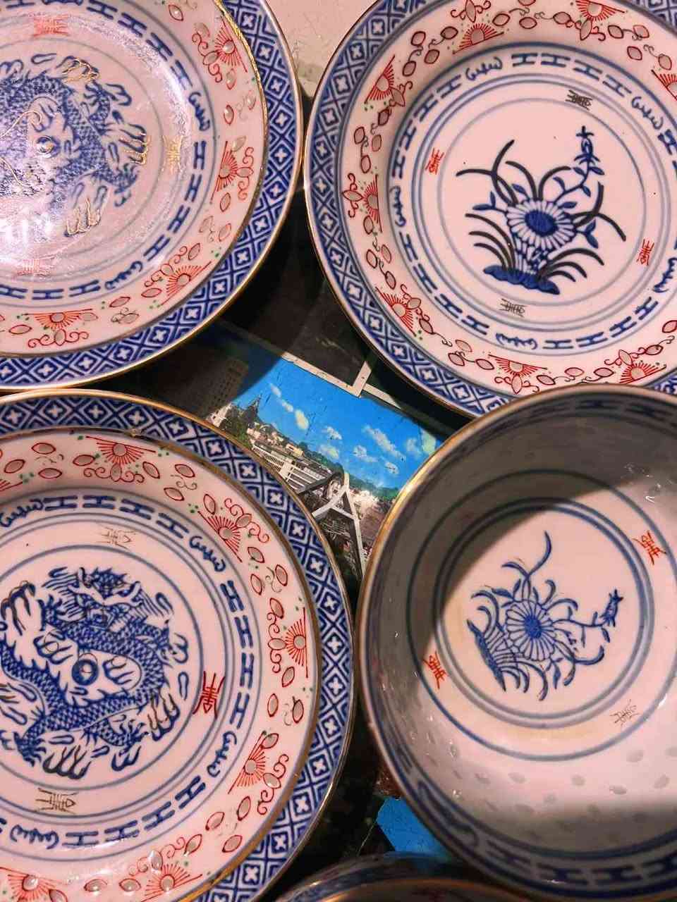 Vintage Rice Eye Set: Blue Dragon Motif
​9-Piece Set:
​2 Coffee cups
​1 Plate (10 cm)
​3 Plates (15 cm)
​2 Deep bowls (11 cm)
​1 Small dish (6 cm)
​Condition Report:
​Two cups, two of the 15 cm plates, the 6 cm small dish, and one of the 11 cm deep bowls are in excellent vintage condition.
​The 10 cm plate, the remaining 15 cm plate, and one of the 11 cm deep bowls have a minor chip, as shown in the photos.
​The remaining pieces are in excellent condition with no other flaws or defects.
​⚠️ Please review the photos carefully as they form part of the description.
​📦 Shipping: Available to all governorates.
​✉️ Inquiries: For price and serious inquiries, please feel free to send a direct message. الاسكندرية, مصر


**إذا كنت صاحب هذا الإعلان وتريد حذفه لأي سبب، رجاءا أرسل رسالة إلى الدعم الفني**