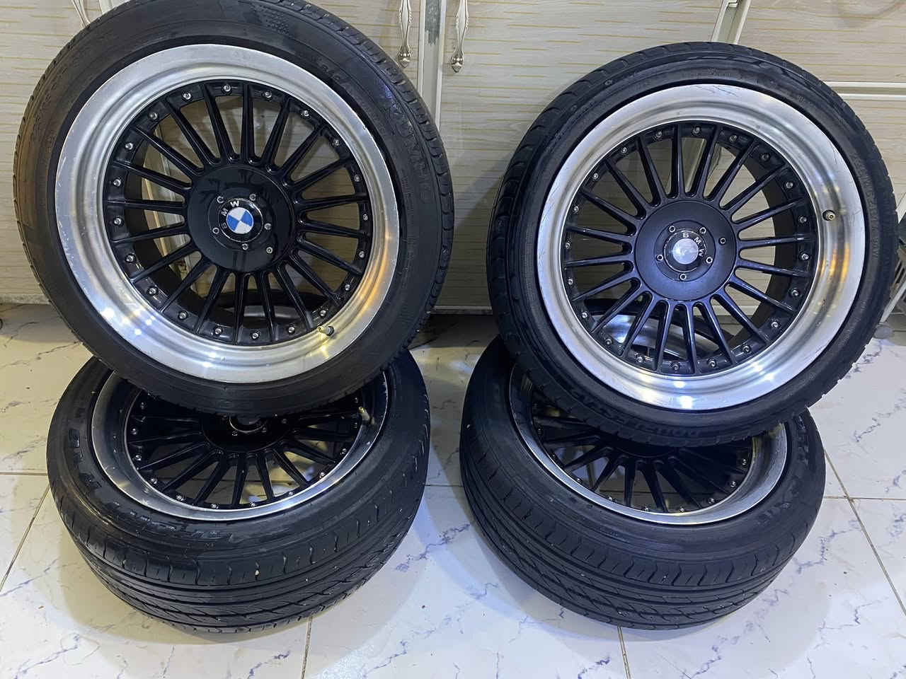 السلام عليكم 
تخم وياله حجم 17 
تو سايز 
تك بي فطر زغير 
مع تخم تاير نظيف 
السعر 300الف 
مكاني بغداد الدوره
