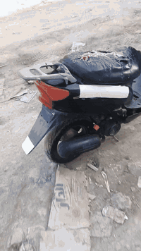 سلام عليكم  عصفوري للبيع دراجه مكينه ناعمه تخبل دراجه ما نقصه شي شغل وطلع كهرباءيات نص يشتغلن دراجه نضيف وحلوه سعره 160وبيه مجال للشراي مكاني بصره قضاء المدينه هاذ رقمي ***********
