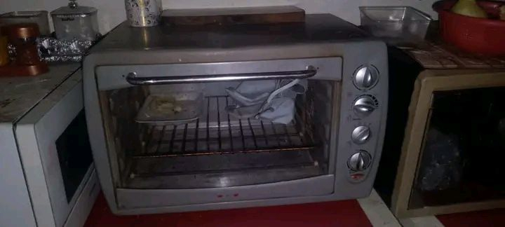 اوفن نظيف حجم كبير ياخذ دجاجتين سعر ٢٥ شرط الفحص شراي اتصل يوجد توصيل داخل الديوانيه 
***********
