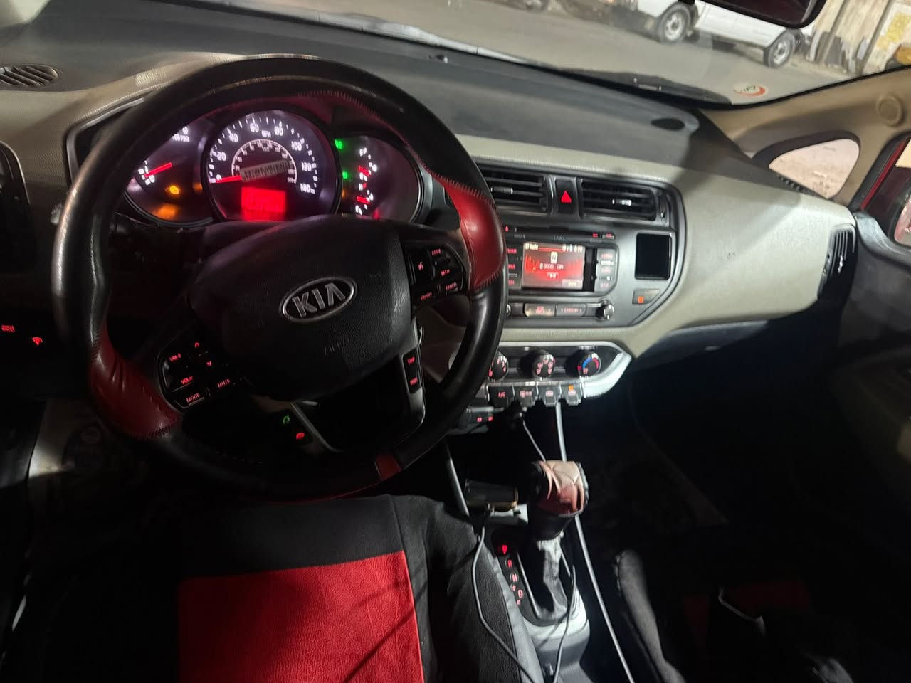 سلام عليكم كيه ريو موديل 14سياره رقم بغداد بسمي بيه مكانات صبغ لبيع فقط قصاد مقدمه٤٠ورقه وبل شهر٣ورقات لبيع بل قصط المريح لستفسار تصل ***********
