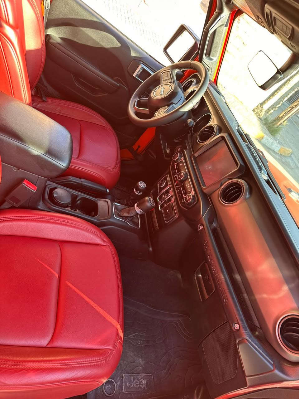 السلام عليكم للبيع او مرواس 

جيب رانكلر 4Xe 2023 هايبرد ويليس وارد امريكي 

 السياره  Jeep Wrangler 4Xe 2023 2.0L 4 plug-in

حجم المكينه : 2000 تيربو + هايبرد + بلكن شحن خارجي

القدرة الحصانية 375  

الشحن يمشيك 30 ميل

المسافه المقطوعه : 29

                      
#اللون برتقالي مميز وداخل احمر بلادي 

1.قماره بانورما تنفتح كهرباء ع طول السياره
2.بصمه 
3.لوكير
4.كشافات 
6.شحن خارجي
7.بكلايت لد 
8. شاشه
9.سستم صوت دمام خلفي + امامي 
10.لايتات زنون هايلوجين
11.كشنات جلد داخل احمر بلادي 
12.سقص اسود بلادي 
13. تحكم استرين
14. ويل حجم 17
15. حساس خلفي
16.رادار جانبي 
17.تاير جبلي بلادي 

حادثها باب وجاملغ خلفي صبغ بدون ايرباك رقم بغداد السعر مكاني بغداد الدوره ***********
