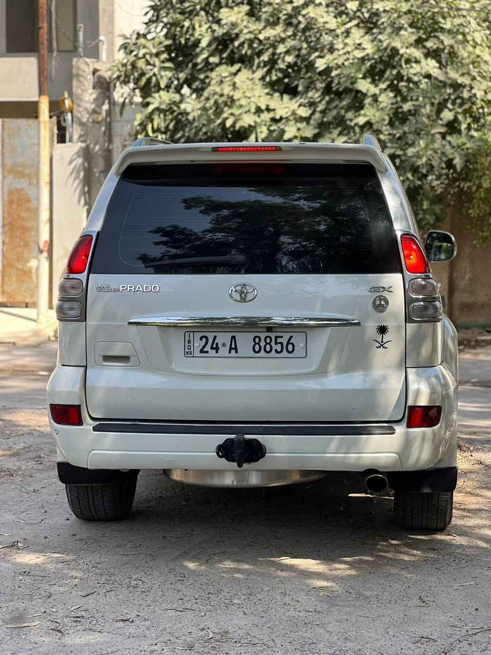 السلام عليكم للبيع برادو موديل 2007خليجي رقم دهوك بسمي رقم وسنويه جديد الي ٣١ هزه وفحص جديد طخم تاير جديد ٧راكب ٣قطع تبريد دبل اكسن شاشه كاميره  حداديه صدر جديد سياره جاهزه من كلشي ماتصرف عليها الف دينار حجم المحرك ٤بستن 2700محسن بدون صبغ بدون ضربه بشرط بيه مكانت كارت سبب تشلع فقط سياره احلى من صور السعر اتصال ودلل ***********//***********
