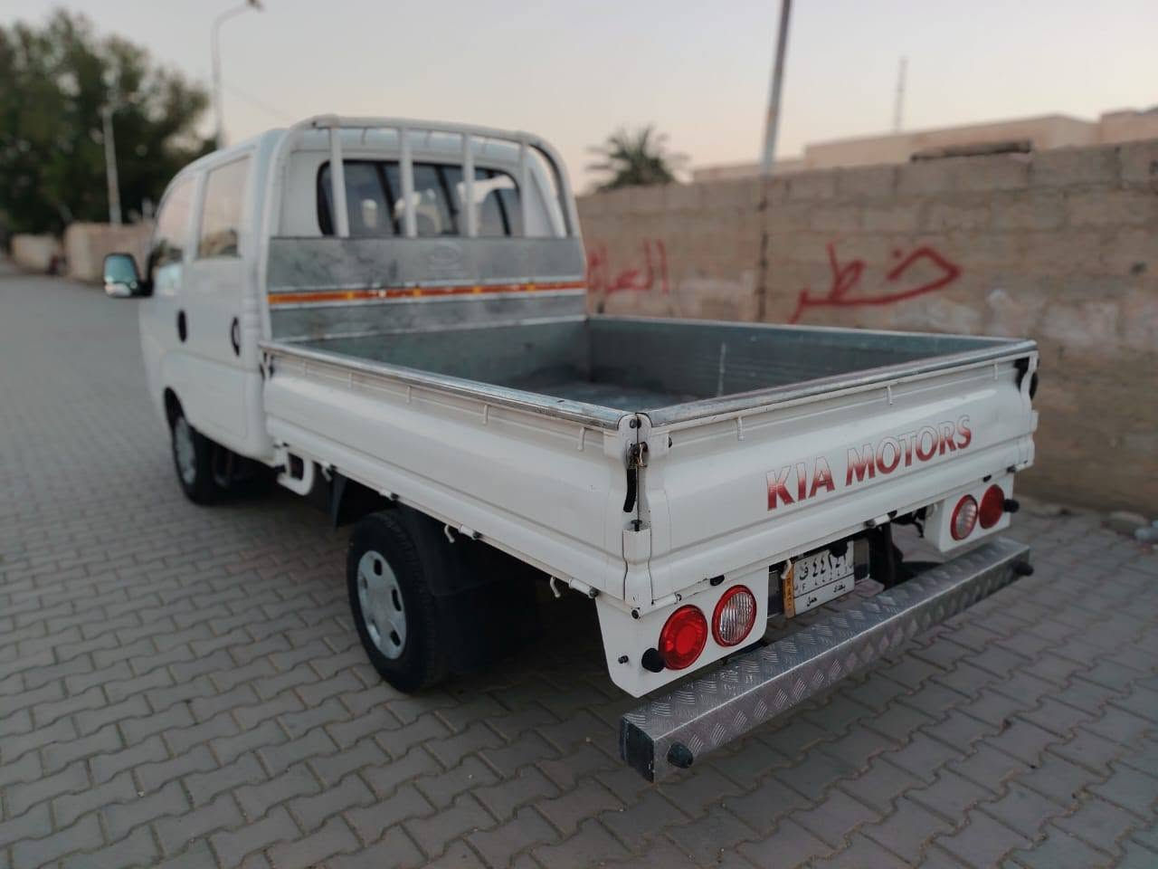 السلام عليكم عندي كيه دبل قماره موديل 2016 رقم بغداد سياره جديده كير محرك اكسل كله جديد السياره استخدام شخصي ماشايله حمل ابد تبريد ثلج سياره ماشيه  140 الف حقيقي محرك ما مفتوح على الشركه العنوان بغداد المشاهدة لشراي يتصل *********** / ***********
