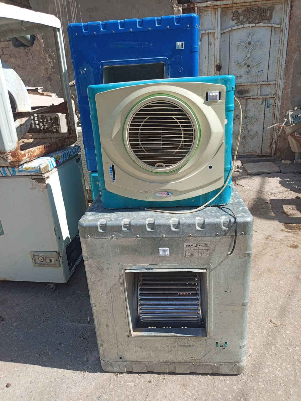 سلام عليكم شباب توجد غراض للبيع مبردة ام الخرطوم حجم 60 جديدة سعر 240الف كونفيرة حجم كبير بسعر 120الف مولدات على الفحص والضمان جدد سعر الوحدة 130الف براد ماء بارد ثلج سعر 60الف مبردة مغلون سعودي حديد  سعر 100الف مبردة برفاب حجم صغير بسعر 40الف كشر مجمدة حجم وسط 35 وحجم كبير بسعر 55 ثلاجة صغيرة 5قدم سعر 55الف العنوان شاميه شارع 30 قرب مدرسة الخوله للبنات هاتف ***********
