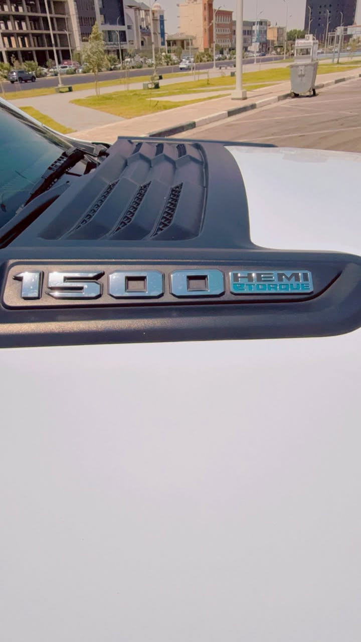 رام لارمي سبورت 2022
نضام etorque v8 الكهرباء مساعد بتقليل صرف البنزين وزيادة عزم السيارة
(رقم بصرة باسمي)
مكان السياره بالبصره
تقرير غرق
الدفع: خلفي فقط (2x4)
المواصفات :
دخول ذكي (بصمه)
تشغيل عن بعد
مقاعد جلد
كار بلي 
شاشه كبيره تيسلا
مقعد السائق والراكب كهربائي
تدفئه وتبريد مقاعد امامية
تدفئه ستيرن
حساسات امامية
حساسات خلفية 
كاميرا خلفية 
نظام بريك طوارئ تلقائي 
المرايا الجانبية قابلة للطي كهربائيا 
الشباك الخلفي كهربائي 
إمكانية تعديل ارتفاع دواسات البنزين والبريك كهربائيا . 
هاند بريك كهربائي 
نظام تشغيل واطفاء اوتوماتيك لتقليل صرف الوقود
مرايا بخاصية التعتيم الذاتي 

السعر: 325
الاستفسار: ***********
