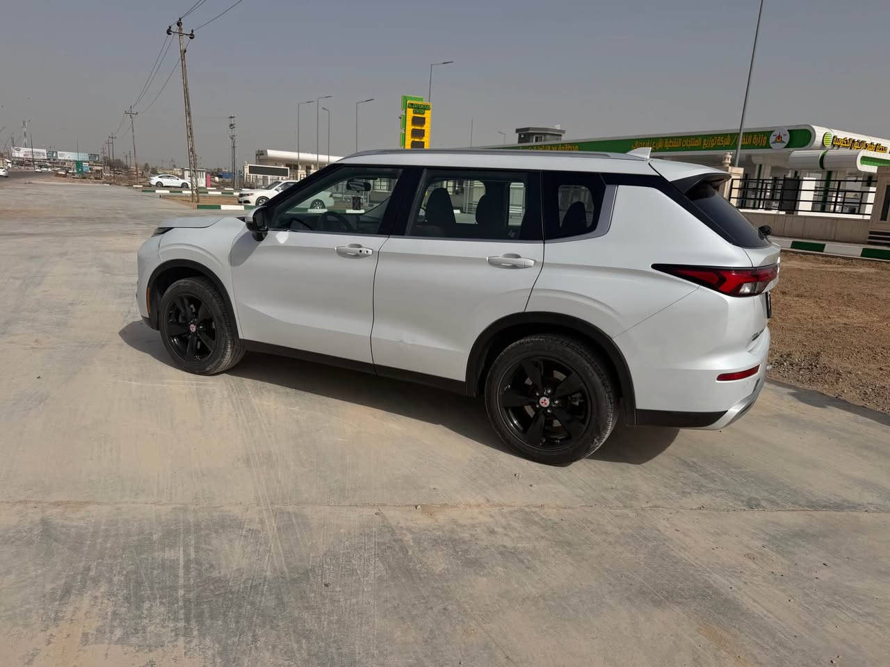 اوتلندر 2023 ابيض 
سعر : 230 وبيها مجال
اللون : ابيض
حجم المحرك : 2.5L (4.سلندر)
ملاحطة السيارة : حادث امامي بيها صبغ بنيد + جاملغ امامي 2 باغة وصندوق السيارة طخة بسيطة يمي 
سياره مرقمه جاهزه بأسمي
المواصفات : 
سقف بانوراما 
ابواب بصمة
‏‎بصمة تشغيل 
‏‎شاشة كبير لمس
كاميرا
هاند بريك بصمة
اوتو هولد (𝐀𝐔𝐓𝐎 𝐇𝐎𝐋𝐃)
اوتو ستارات (𝐀𝐔𝐓𝐎 𝐒𝐓𝐀𝐑𝐓)
اوتو ستوب (𝐀𝐔𝐓𝐎 𝐒𝐓𝐎𝐏)
‏‎رادار خلفي (التحذير من الاصطدام)
‏‎حساسات خلفي 
نظام (𝐄𝐂𝐎)
نظام (𝐍𝐎𝐑𝐌𝐀𝐋)
نظام (𝐒𝐏𝐎𝐑𝐓)
نظام (𝐒𝐇𝐎𝐖 𝐧𝐨/𝐨𝐟𝐟) 
نظام (𝐌𝐔𝐃&𝐒𝐀𝐍𝐃) 
‏‎تحكمات استيرن 
‏‎كشنات هيتر
‏‎تبريد لمس
‏‎تبريد مركزي  
‏‎لايتات (𝐋𝐄𝐃) عدسة زينون
‏‎بلوجكترات (𝐋𝐄𝐃)
‏‎بكلايتات (𝐋𝐄𝐃)
‏‎ويل كروم حجم 19
تلفون ***********
تلفون ‭0780 035 4682 بلاد, صلاح الدين
