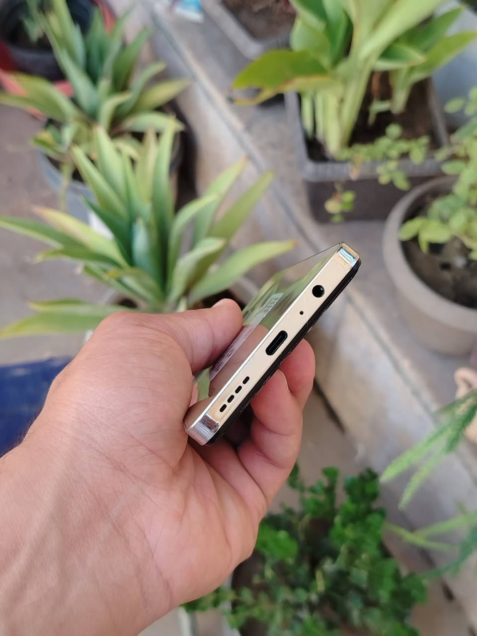 جهاز تكنو بوڤو 5 برو  مراوس فقط فقط مراوسسس
Tecno Pova 5 Pro:

✅ الشاشة: 6.78 إنج FHD+ بدقة 2460×1080

✅ معدل تحديث الشاشة: 120 هرتز

✅ المعالج: MediaTek Dimensity 6080 5G

✅ الذاكرة العشوائية (RAM): 8 جيجابايت

✅ التخزين الداخلي: 256 جيجابايت

✅ الكاميرا الخلفية: 50 ميجابكسل + عدسة مساعدة

✅ الكاميرا الأمامية: 16 ميجابكسل مع فلاش أمامي

✅ البطارية: 6000 ملي أمبير

✅ الشحن السريع: 45 واط Ultra Charge

✅ نظام التشغيل: Android 14 مع واجهة HiOS (قابل للتحديث حسب المنطقة) 

✅ يدعم شبكات 5G

✅ يدعم NFC

✅ يدعم البصمة الجانبية

✅ يدعم السماعات الستيريو

✅ منفذ سماعات 3.5 ملم

✅ يدعم OTG وWi-Fi وBluetooth وGPS 

✅ الألوان: Dark Illusion و Silver Fantasy

✅ الوزن: حوالي 220 غرام 
مراوس ويه ريلمي 11 او 12 او 13 او جهاز مضبوط وشكد فرق اني انطي المهم جهاز مضبوط


**إذا كنت صاحب هذا الإعلان وتريد حذفه لأي سبب، رجاءا أرسل رسالة إلى الدعم الفني**