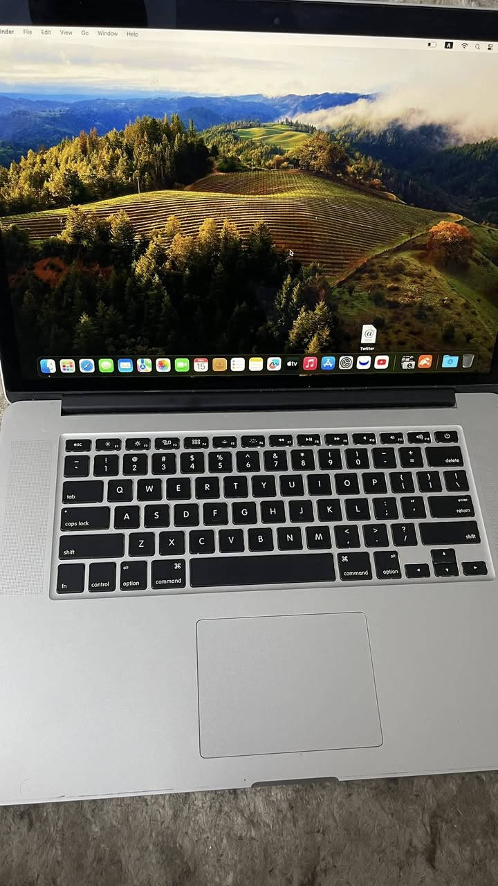 MacBook Pro Retina 15-inch للبيع
المواصفات:
Cor i7 2.4 عي النواة
RAM 8GB DDR3
Intel HD Graphics 4000 (1.5GB) كرت شاشة
التخزين 256GB
شاشة Retina 15.4" دقة عالية وألوان ممتازة أداء سريع ومناسب للدراسة، التصميم، والمونتاج الخفيف
البطارية: تعمل بشكل طبيعي
الحالة: استخدام نظيف - بدون أعطال
مميزات إضافية:
شاشة قوية ومريحة للعين
صوت واضح وقوي
هيكل ألمنيوم متين
جهاز يعتمد عليه لسنوات
الشاحنه مالتها وياها
الموقع: (بغداد المنصور)


**إذا كنت صاحب هذا الإعلان وتريد حذفه لأي سبب، رجاءا أرسل رسالة إلى الدعم الفني**