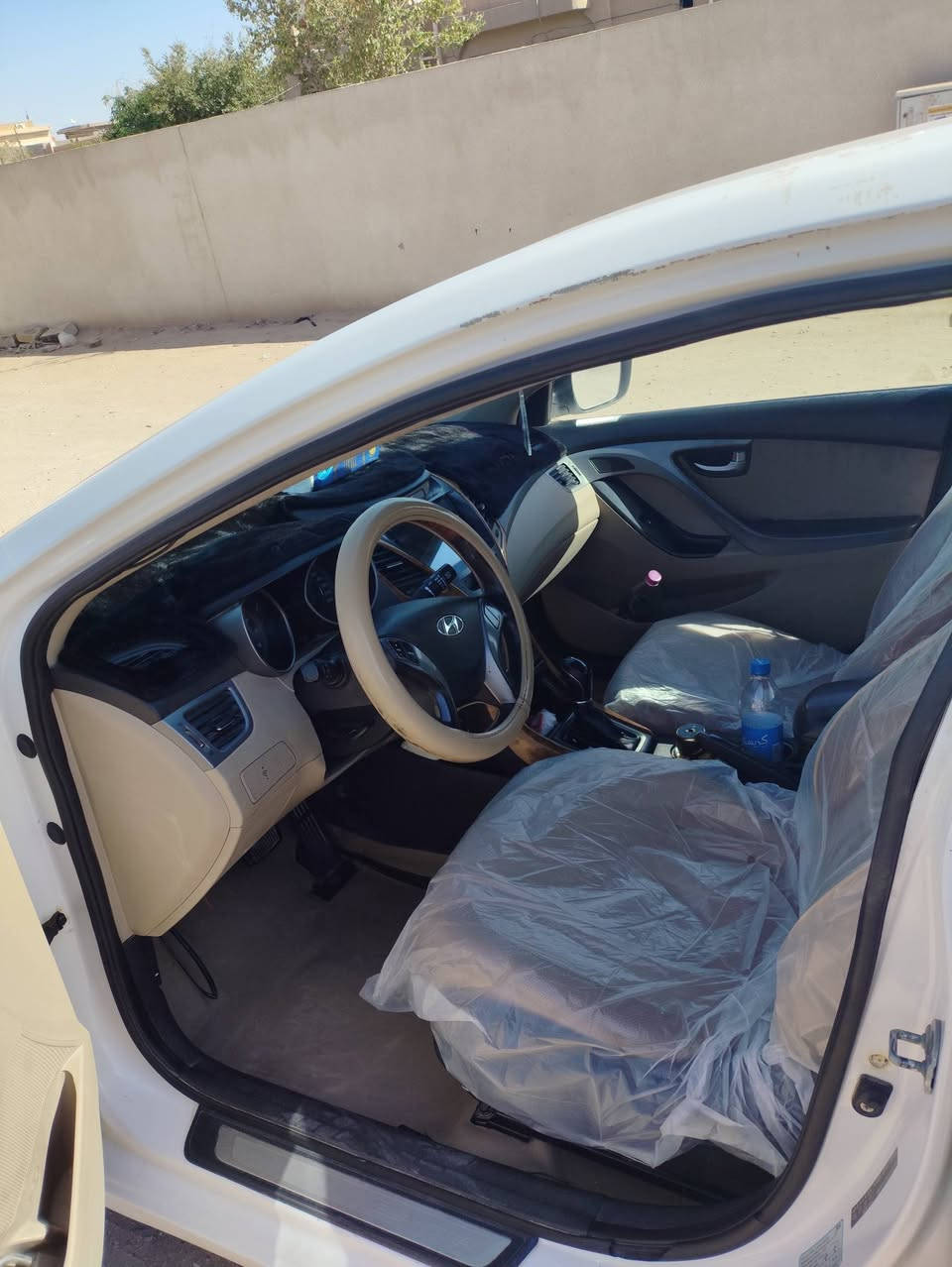 النترا خليجي موديل 16 
مكينه 1800 بيها قطعتين مثل ما موضح 

سونار بل منشور 

ماشيه 200 الف حقيقي 

فول مواصفات عدا البصمه فتحه سقف وتبريد قطعتين ومري شفط ومانع انزلاق وشاشه جامه اوتو لايت زنون 

رقم بغداد لون ابيض 
 
سياره حداديه جديده ودواخلها جديده وتخم تايرات جدد 

ب 127 وبيها مجال شي قليل

***********
