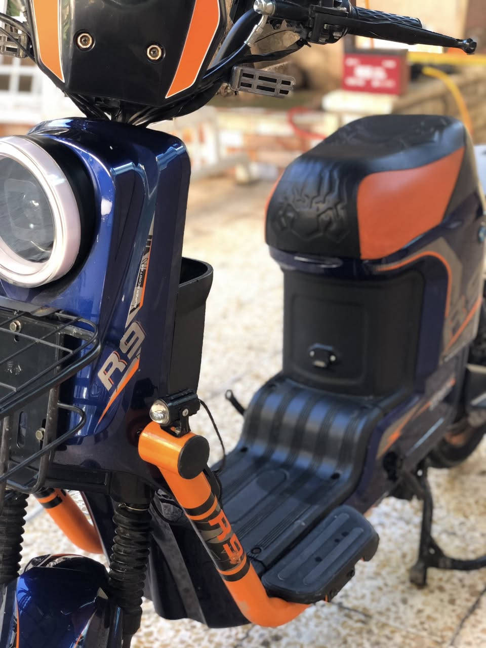 عندي هذا الماطور الشحن R9نضافه فول شرط البطاريات شرط عقل ملف شرط ماطور دمعه شرط موصفات فول السعر 450 وبيه مجال للشراي الامو شراي لا يدخل خاص ماطور جديد ما مستخدم شهر مكاني موصل حي المحاربين قرب مسبح الابراج الرقم ***********
