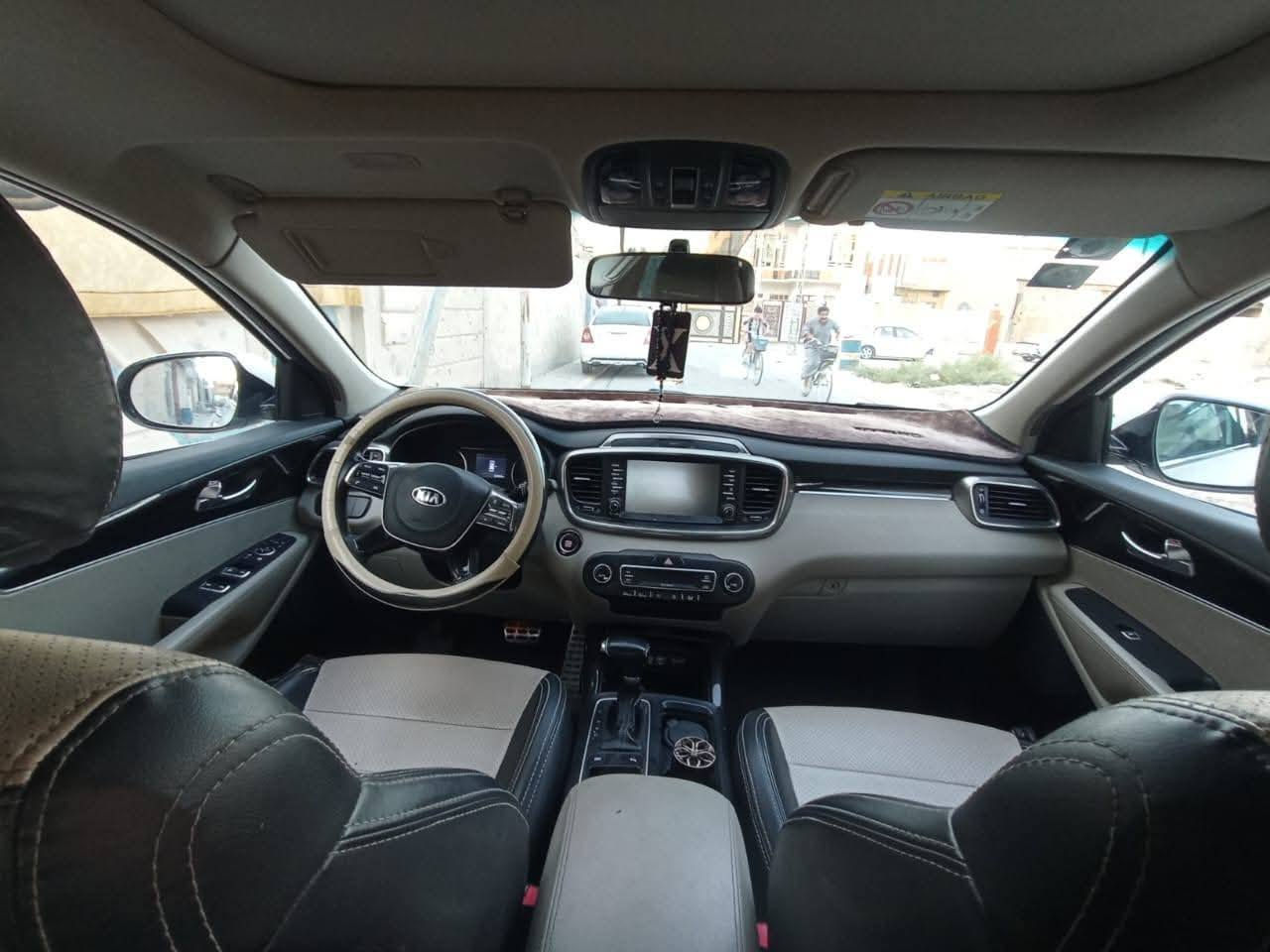 كيا سورنتو 2018 خليجي شكل ال20
6سلندر 7 راكب 
رقم بغداد الدولي بسمي هزتها جديدة 
لون ابيض 
المواصفات
السيارة فول مواصفات واحد على واحد
صندوق كهربائي ذكي يفتح عند الاقتراب
كشنات جلد 
بانوراما 
4 انضمة قيادة 
سايد بريك بالرجل 
بصمتين: تشغيل وتقفيل 
بردات خلفية بلادية
كشنات الامامية 2 كهربائية
مري شفط مع القفل 
كامرة خلفية
حساسات امامية وخلفية
تحكمات استيرن فول 
تبريد 3 قطع ثلج 
علامة سورنتو بالدوسة 
لدات امامية 
لايت زنون اصلي 
اشاير بالمري 
ويل اكروم 19
وباقي المواصفات معروفة 

ماشية 60 الف كيلو استعمال شخصي

الســعــر 225$ وبيها مجال قليل

كير ومكينة وصدر وحدادية وتبريد خير من اللة على وضع الشركة 
السيارة بيها صبغ بنيد فقط وكعت علي طابوكة وصبغته والباقي مكفول كفالة عامه 
البصمة الثانية ممستخدمة/ كتلوكات الشركة موجودات 
سيارة جديدة وجاهزة مابية اي نقص 

مكان السيارة الانبار فلوجة الاستفسار على الرقم 

***********

الشراي يتصل ويدلل
