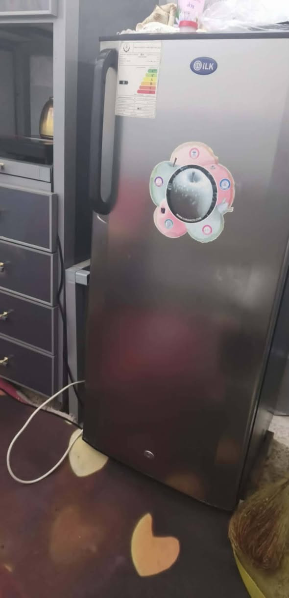 ثلاجه نوعيهILk حجم وسط   شرط تجميد موصل أيسر قادسية الثانيه السعر ١٧٠ وبيها مجال ***********
