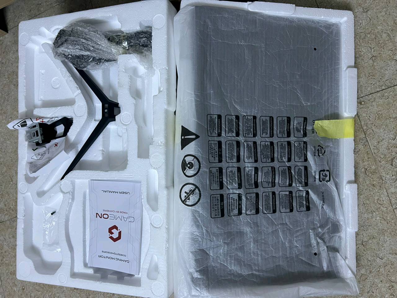 شاشة كيمنك مواصفاتها:  



شاشة GameON Essential Series

الموديل: GOES27QHD120IPS

* الحجم: 27 إنج
* دقة العرض: QHD (2560×1440)
* نوع اللوحة: Fast IPS
* معدل التحديث: 120Hz (Overclock)
* زمن الاستجابة: 0.5ms (MPRT)
* تقنية المزامنة: AMD FreeSync
* منفذ HDMI 2.1: نعم (Console Ready)
* دعم حامل VESA: 100×100 مم
* زاوية الرؤية: 178°
* سهولة التركيب: Quick Installation 

شاشة جديدة فول مواصفات السعر 225 حك الجية مكاني بغداد الحسينية الراشدية
الرقم ***********