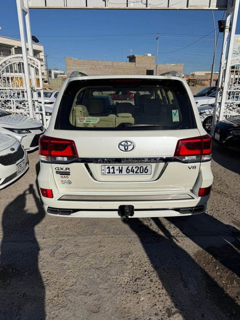 تويوتا لاندكروزر  2021 GXR (Grand Touring – SAS)
(باب أول – شركة SAS) المحرك: 8 سلندر
الممشى: 117 كم )
السيارة على وضعها البلدي (أصلية بالكامل)
بدون صبغ او تبديل كفاله عامه سياره 
كفالة عامة من كلشي
محرك وكير بشرط مامفتوح 
4 تايرات دنلوب أصلية جديدة
سنوية + رقم كلها جديدة وجاهزة
تحويل مباشر رقم بغداد 
جاهزة 100% بدون أي نقص
المواصفات (فول 1/1 
فتحة سقف
بصمة تشغيل + أبواب (2 بصمة)
تشغيل عن بعد
صندوق شفط (كهربائي)
3 شاشات
4 كاميرات
شحن وايرلس
كشنات جلد + كشنات كهرباء (كشن السائق 3 دكم)
ثلاجة
نظام ECO
حساسات أمامي وخلفي
مرايا شفط + طي أوتوماتيك
لايت LED + زينون بلادي
داخل بيجي
ستيرن تحكم (فوليوم)
نظام دبل + دبل فوليوم
نظام تنظيف لايت أوتوماتيك
السعر 570 وبيه مجال


**إذا كنت صاحب هذا الإعلان وتريد حذفه لأي سبب، رجاءا أرسل رسالة إلى الدعم الفني**
