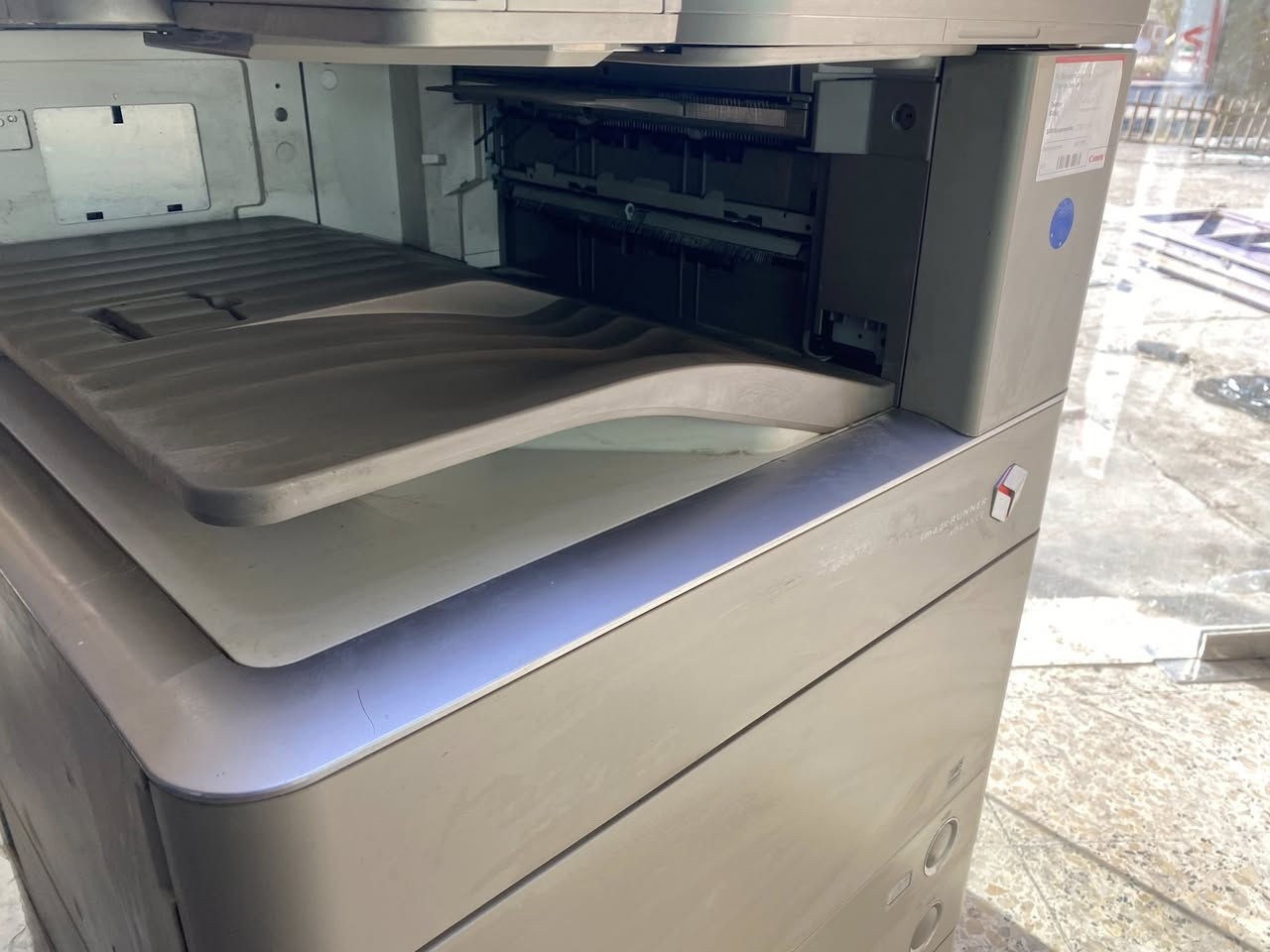 🖨 Canon imageRUNNER ADVANCE C5235i

طابعة مكتبية/مؤسساتية قوية، مناسبة للمكاتب، المعامل، المراكز الطباعية، وشغل التصاميم.

🔹 السرعة: 35 صفحة بالدقيقة (ألوان وأسود)
🔹 قياس الطباعة: لحد A3
🔹 دقة عالية 1200×1200 dpi
🔹 طباعة وجهين أوتوماتيك (Duplex)
🔹 سكانر + ناسخة + طباعة شبكة
🔹 شاشة لمس ملونة 8.4 إنج
🔹 هارد داخلي 320GB
🔹 اتصال شبكة + USB
🔹 تتحمل ضغط شغل عالي جدًا

📦 حالة الطابعة: (نظيفة جداً )
📍 الموقع: البياع 
💰 السعر: 500

للتواصل خاص أو واتساب: (***********)
