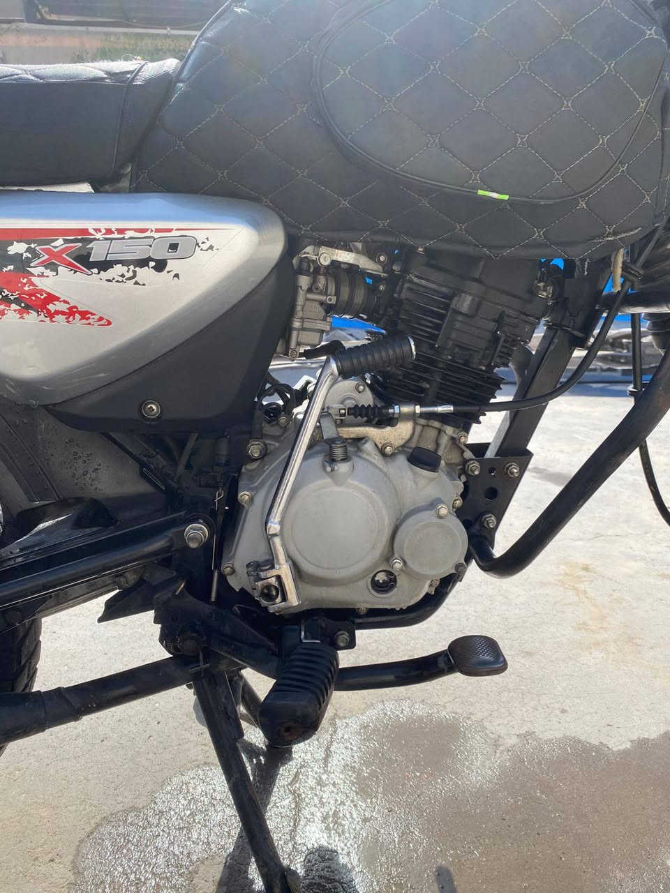 السلام عليكم 
السلام عليكم بوكسر موديل2023طالعه بال2024
المكينه مكفوله وحلوه وبلاديه وعلا ايدي
رقم انكليزي لوحتين وسنويه بسمي.
هيه والصندوك تجي تكلبهه تفحصهه وتعجبك 
هذا رقمي ***********
رايدهه ب2500 قفل
