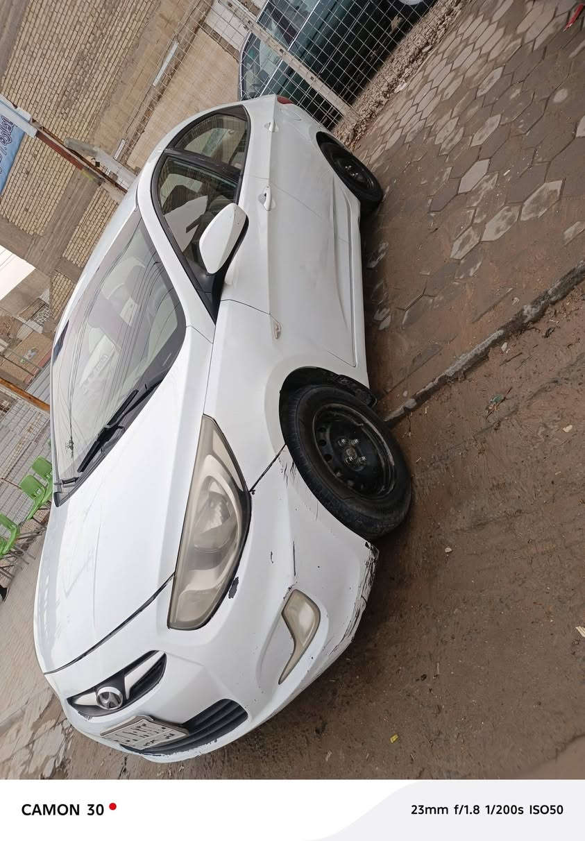 @الجميع السلام عليكم اكسنت موديل 13 
سياره جاهزه مابيه نقص كير ومكينه وحداديه وتبريد كله مكفوال كير عادي 7نمر وي ال بك رياضي مكينه 1600
سياره بيه قطعتين  تبديل وباقي السياره سليمه سنويه لل 28نافذه لل بيع فقط مكان السياره نجف التواصل عل رقم ***********  سعر 72وبيه مجال بصيط حك الجيه
