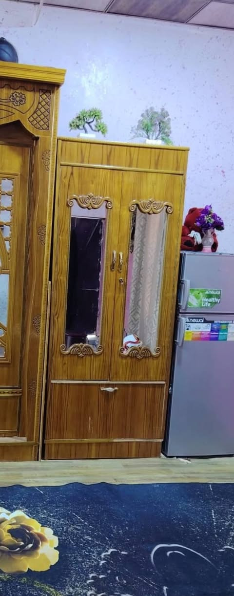 يا الله سلام عليكم غرفه  صاج تسكام. نضيفه كلش فقط تلحيض بصيط. 5 قطع. كنتور  5 بيبان.  و زاويه بابين و ميز مرايه. وجربايه مكان كربلاء حي الغدير سعر مليون و100 غير متواجد عل فيس رجاً  مكلف بل نشر للاستفسار ***********
