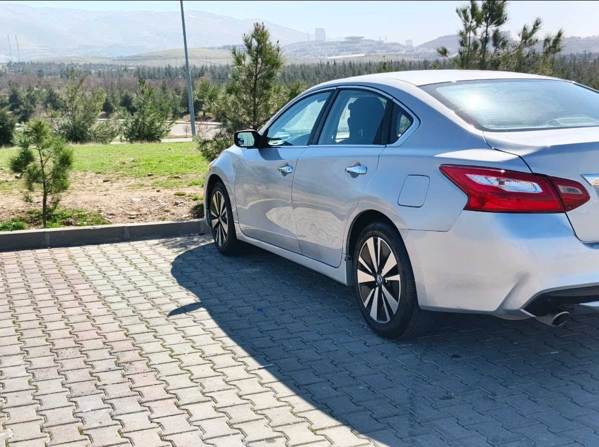 ألتيما موديل 2016
صبغ حزام حادثها خفيف ربع بونيد و اقل وباب السائق و الشاملخ بدون دواخل طبعاً 
شاصي بشرط 
مكينة بشرط 
هزة براد سنوية جديدة 
تحويل او وكالة على راحتك 
السعر 106 ومجال بسييط جداً 
لتواصل ***********
