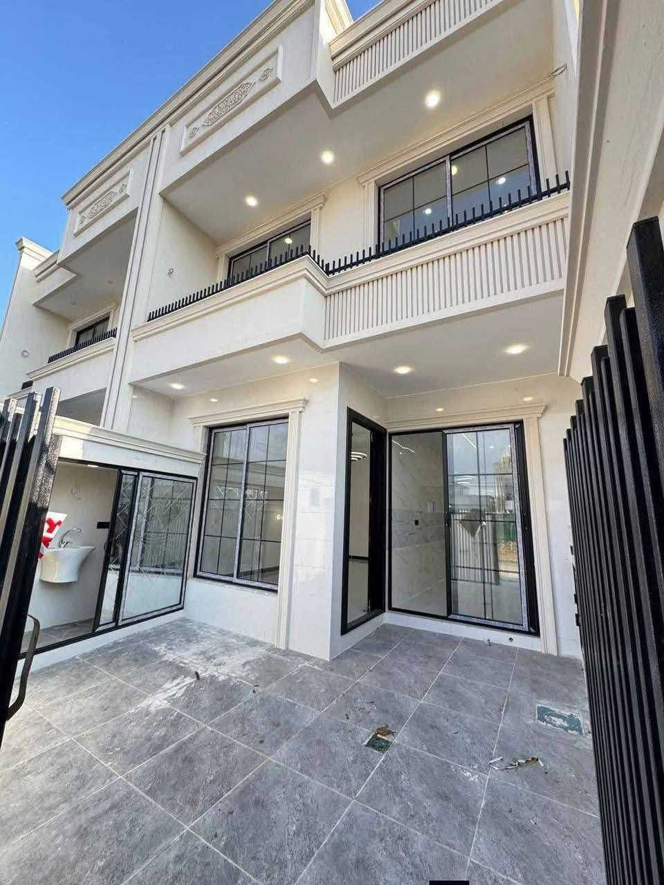 🔱#عرض_جديد_
🔱#دار_للبيع_في_هولير_ستي_

🔱مساحةً الدار 200م موقع موميز على شارع20 
🏠الدار يتكون 
🏠(6)غرف نوم#غرفتين_طابق_ثاني_سويتات
🏠4حمامات 
🏠صالة ويا مطبخ مفتوح امريكي  
🏠كراج +حديقة 
🏠
اللاستفسار اكثر اتصال على الارقام التاليه
سعر وفيديوهات وصور داخل تليكرام 👇
https://t.me/slyman777s/61
ريان     ***********
***********
***********
https://t.me/slyman777s/61
https://www.facebook.com/share/1BTcB9PE1w/
