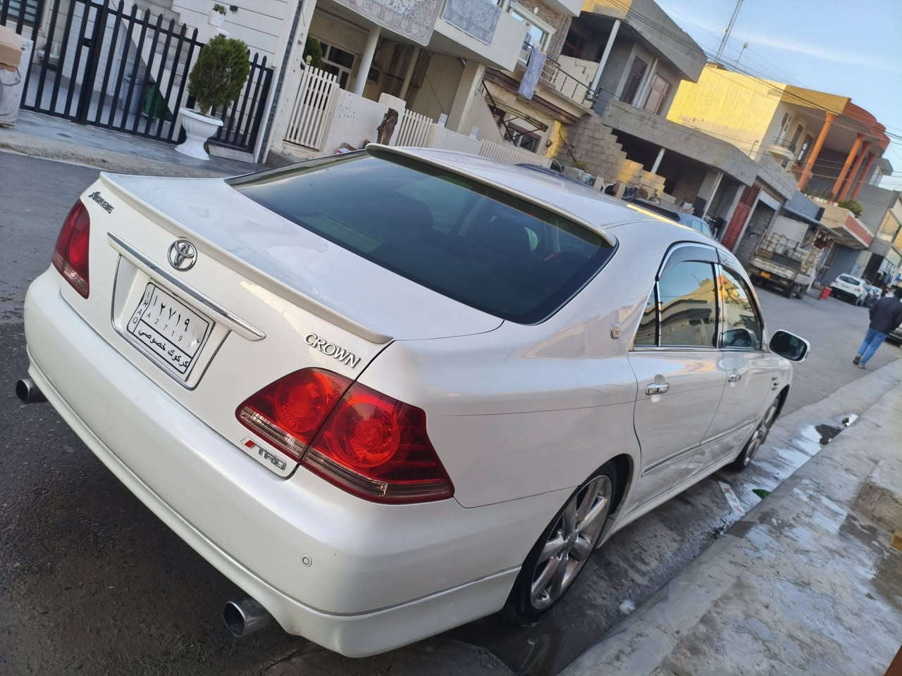 شا هینە ساخ گە ورە بە بچوک بۆیا خ نییە تی
جلدو سلا یدو هیتە ر 
سا ج سور مە لە کی 
تا یە کا نی تا زە ن 
نرخ 86 وە رە قە و مە جا ل 
سە یا رە کە کۆد کرا وە 
***********
