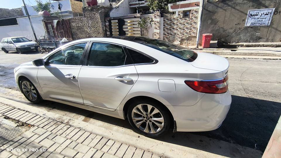 هونداي ازيرا ٢٠١٢ خليجي 
فول  مواصفات VIP 
حجم المحرك ٣٣٠٠
رقم بغداد أنكليزي 
مكفولة  من كلشي   ما عدا بارد شوي باب الصدر  والجاملغ ورى باب الصدر
بصمه.   بنوراما.. يدات كروم.. مري شفط ترحيب اوتو .. بك لايت LED.. كشنات جلد بيجي  كهرباء 
 ... بردات جانبيه.. برده خلفيه كهرباء.. حساس امام خلفي .. كامره شاشه.. 
 خمسه ويل كب... 
كير محرك  مكفول  .  سلايد   ٣   شغال . حدادية  مكفول 
نقص فقط تبريد   ملييك  غاز    علما بالصيف جان شغال
سعر ١١٢  
***********
المكان  ديوانية ديوانية, القادسية
