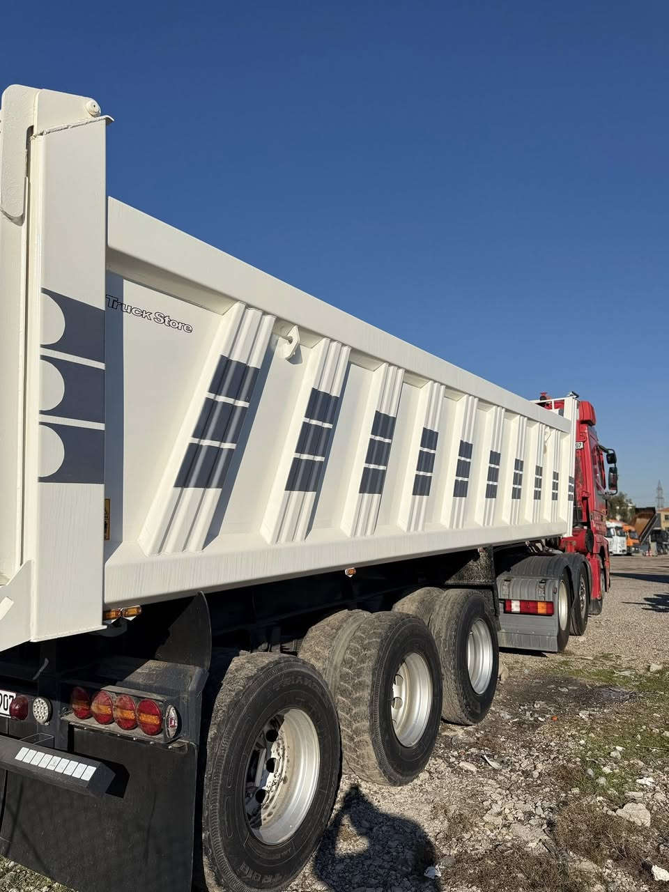 معرض مهدي اربيل
سعر: 460 ورق.  بيها مجال شراي
نوع : مارسيدس اكتروس قلاب تريله
موديل : 2002 رقم اربيل
حجم :2543 6V
ألون : احمر 
مواصفات: اكتروس سنكل امامي رفاع دوار قلاب تريله 3 معاور مربوت نصاف  زرعه البودي 30 متر
گير : كهرباي كلج
 العنوان : اربيل  قوشتب تريق كركوك  معرض مهدي اربيل 
***********
***********
