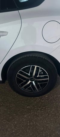 سيل فايف اللون ابيض  داخل ابيض موديل ٢٥ماشيه ٥٠٠ كم فقط على كد الترقيم...