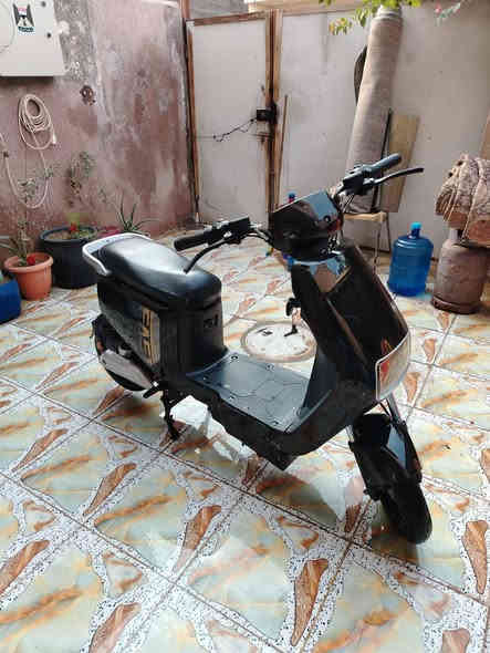 f6 للبيع دراجه نضيقه بصمه وسويج لايت عالي ناصي اشاير يمنه يسره  3 سرع بيها حساس البريك صالي اسبوعين من اخذتها اربع بطاريات بدلتلها كلها جدد مكاني بغداد مقابيل باب الجزيره السياحيه الاول رقم *********** سعرها 400
